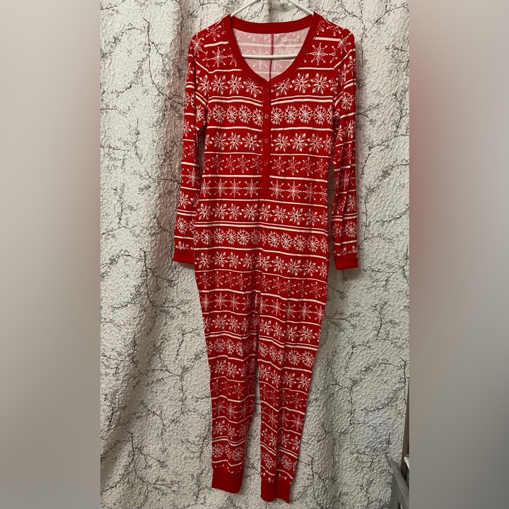 Xhilaration Red and White Snowflake Onsie/Sleepware Size XS